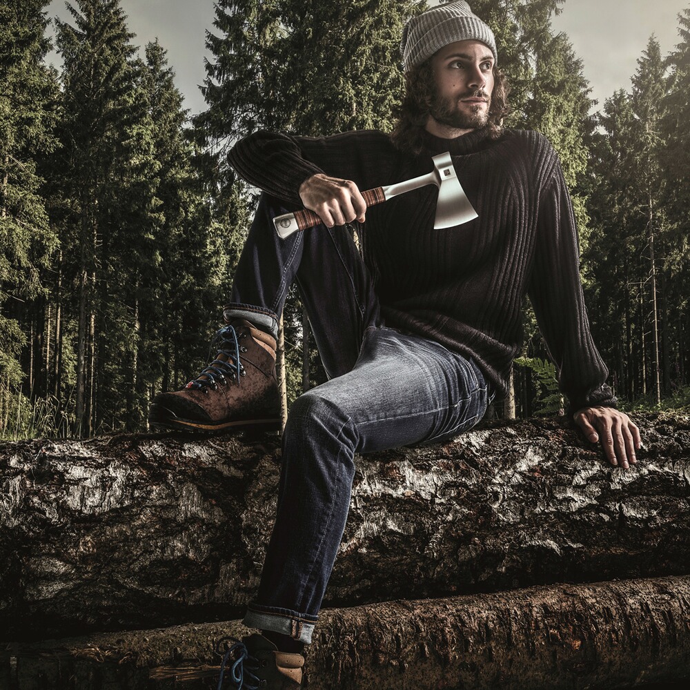 Hache en acier trempé, Halder