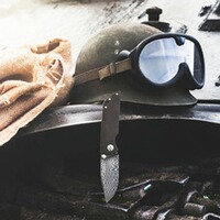 Couteau de poche M4 Sherman Damas, Böcker