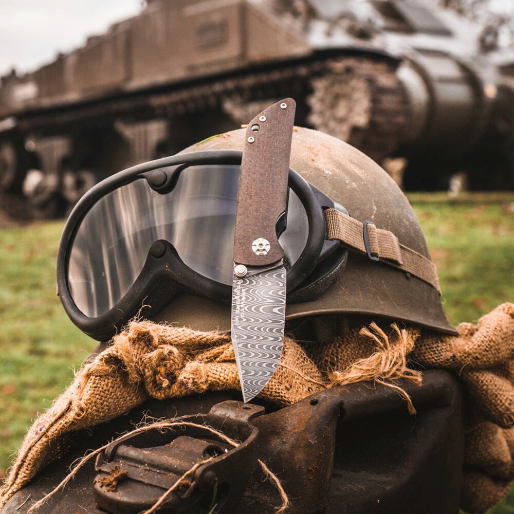 Couteau de poche M4 Sherman Damas, Böcker