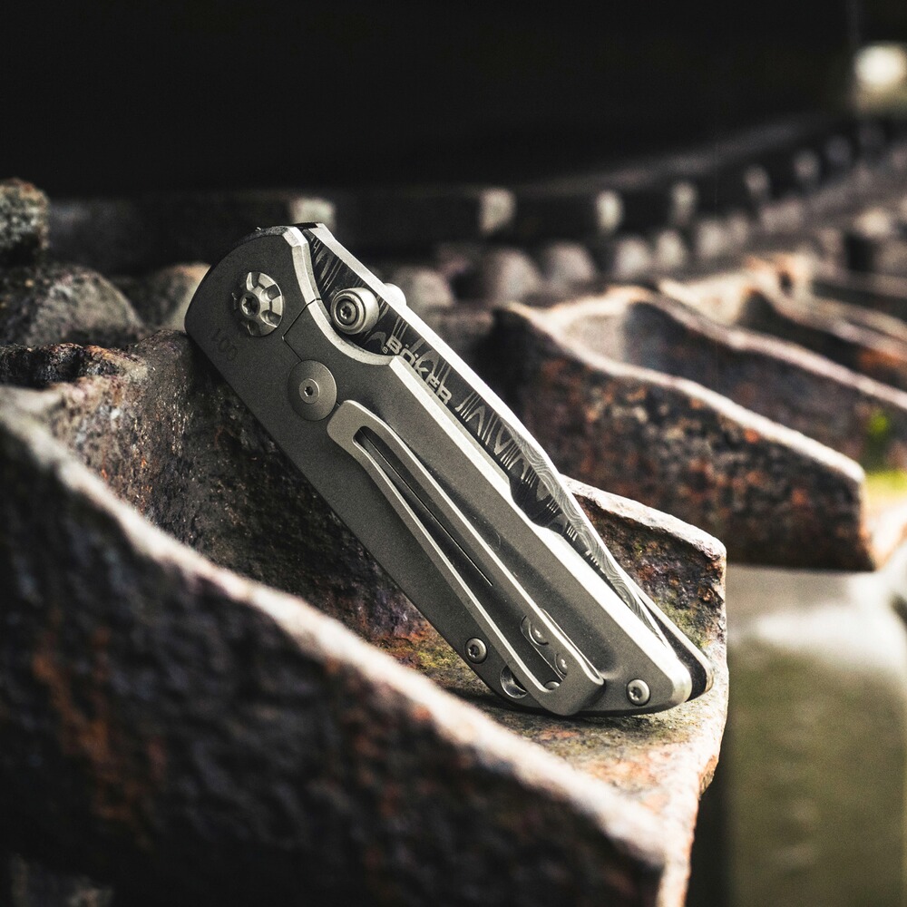 Couteau de poche M4 Sherman Damas, Böcker