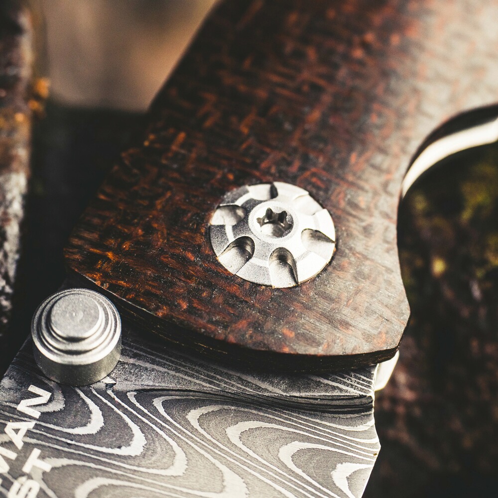 Couteau de poche M4 Sherman Damas, Böcker