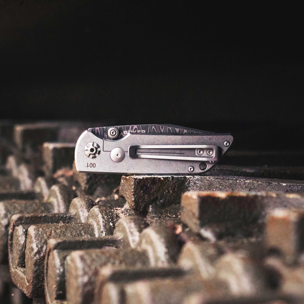 Couteau de poche M4 Sherman Damas, Böcker