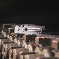 Couteau de poche M4 Sherman Damas, Böcker