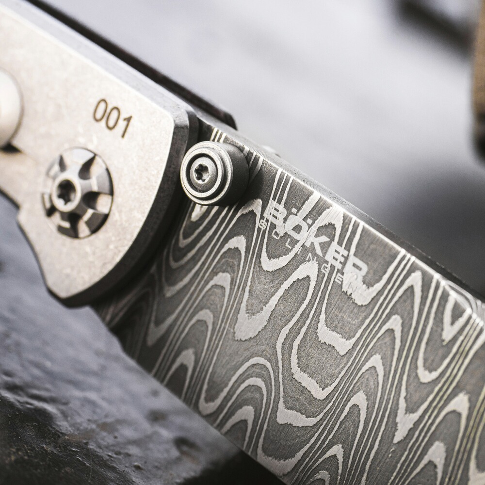 Couteau de poche M4 Sherman Damas, Böcker