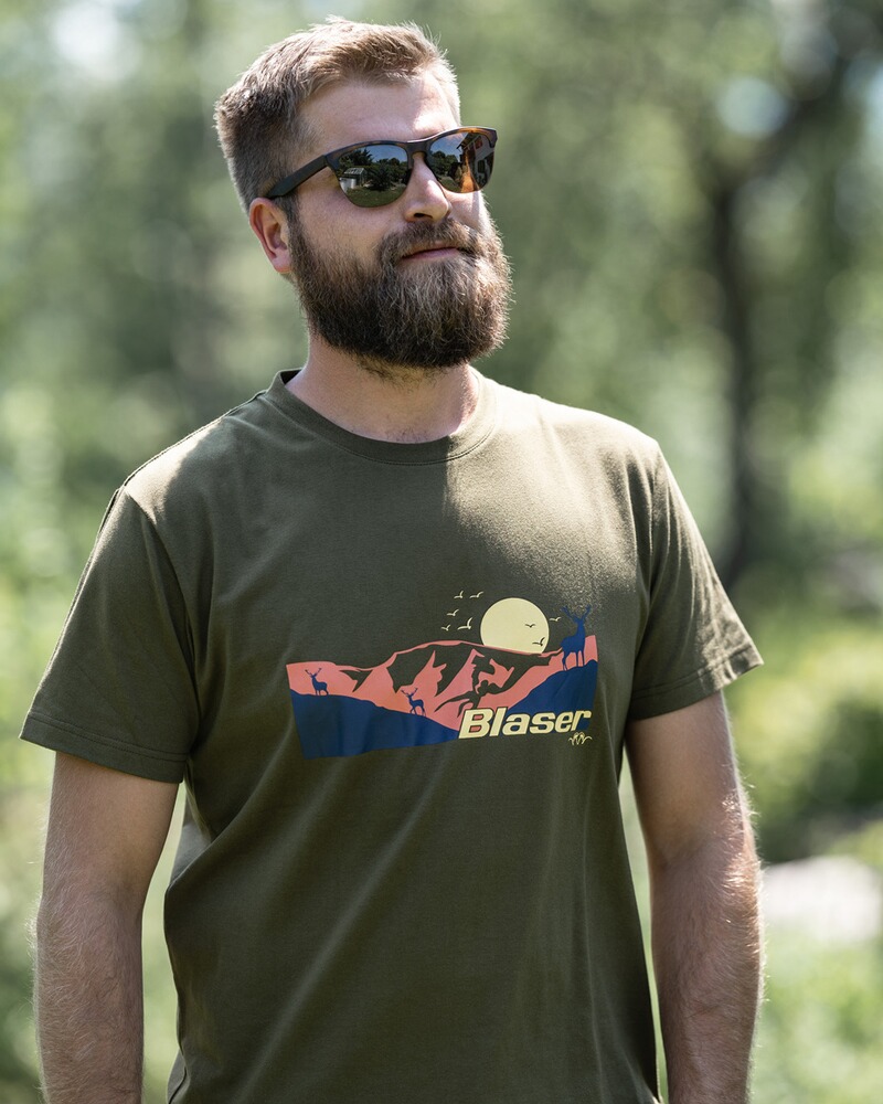 T-Shirt Mountain Print, Blaser Outfits